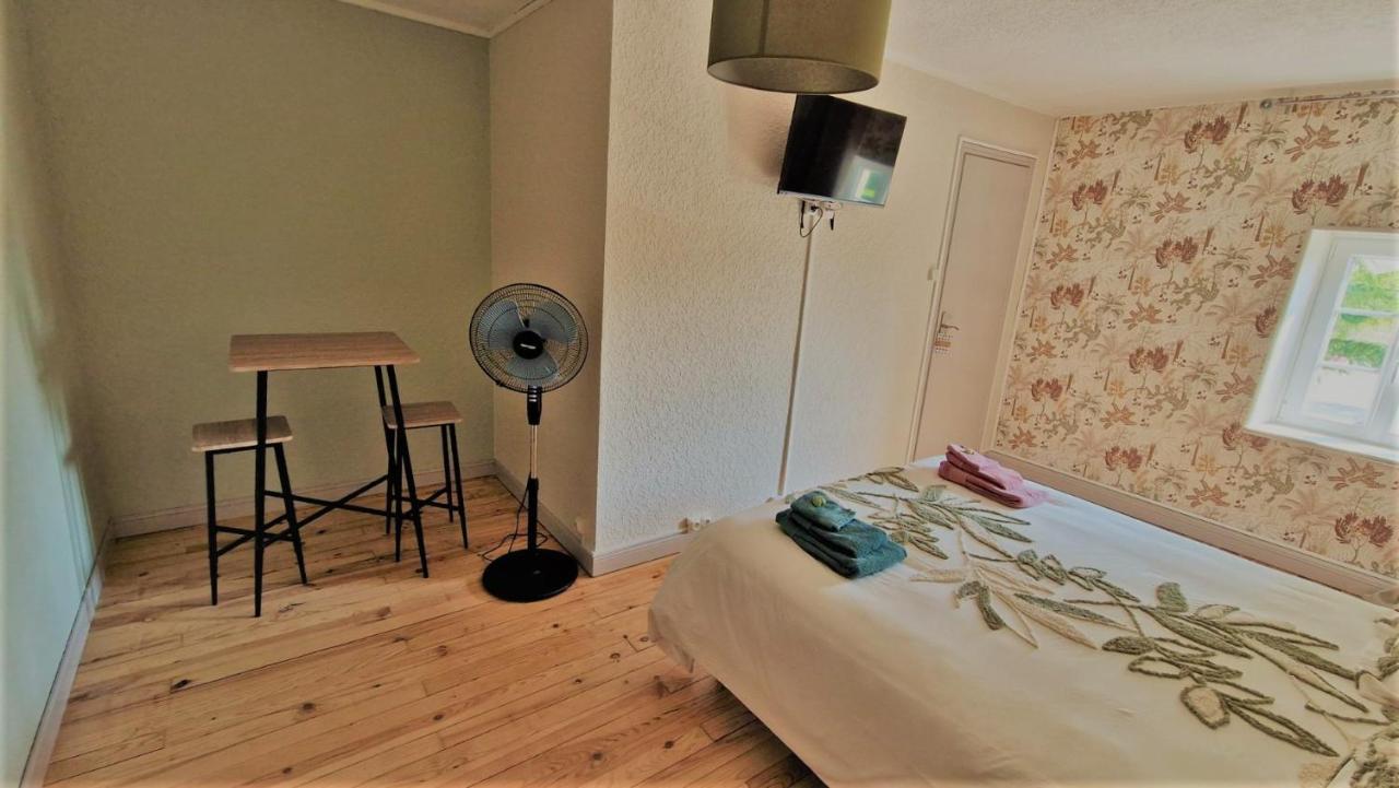 Escale Au Clos Saint Martin De Juillers Gites Et Chambres D'Hotes المظهر الخارجي الصورة