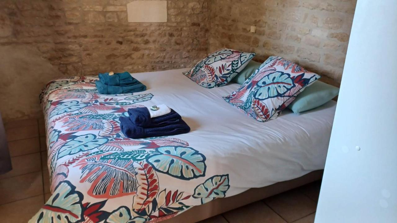 Escale Au Clos Saint Martin De Juillers Gites Et Chambres D'Hotes المظهر الخارجي الصورة