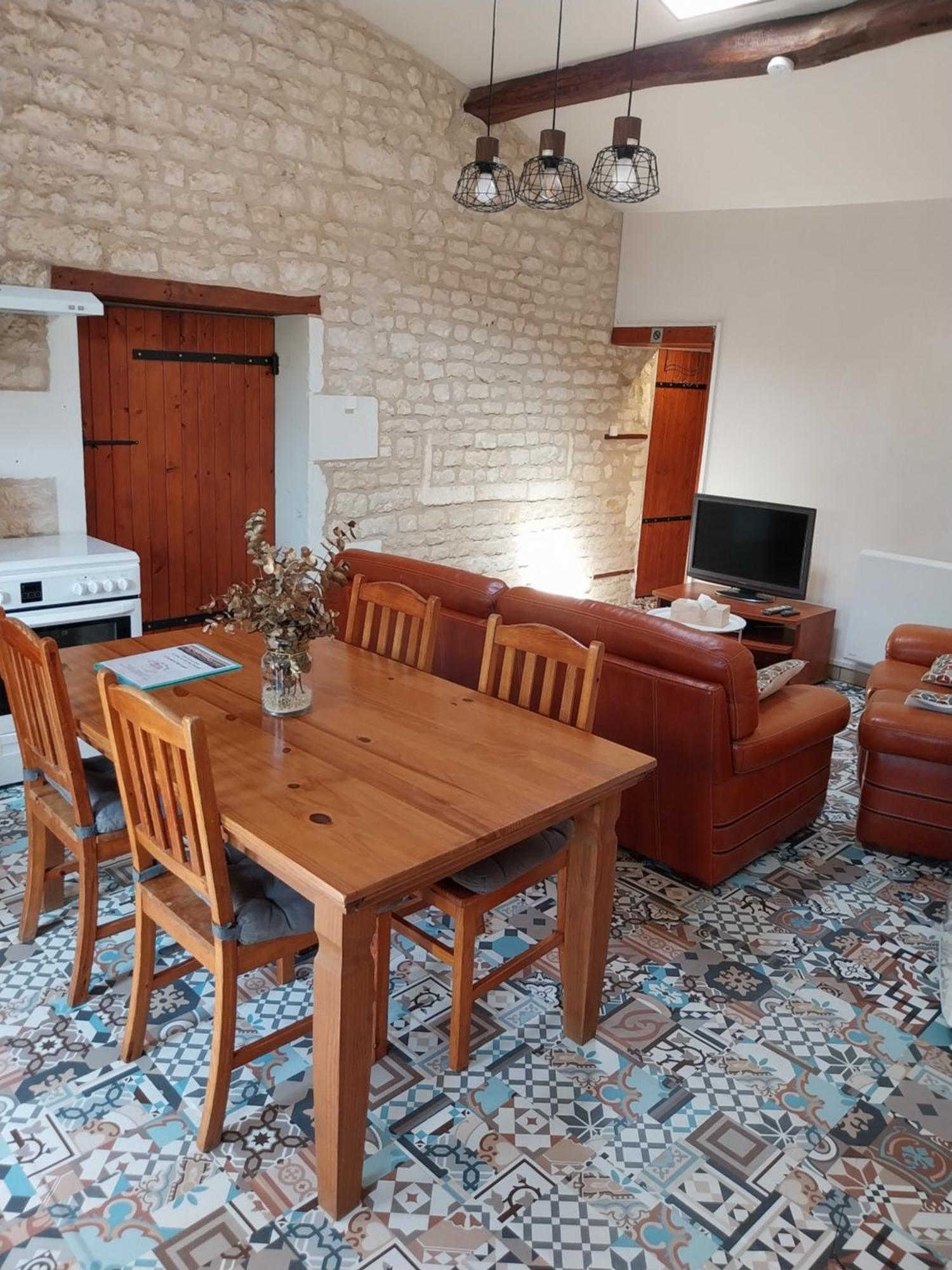 Escale Au Clos Saint Martin De Juillers Gites Et Chambres D'Hotes المظهر الخارجي الصورة