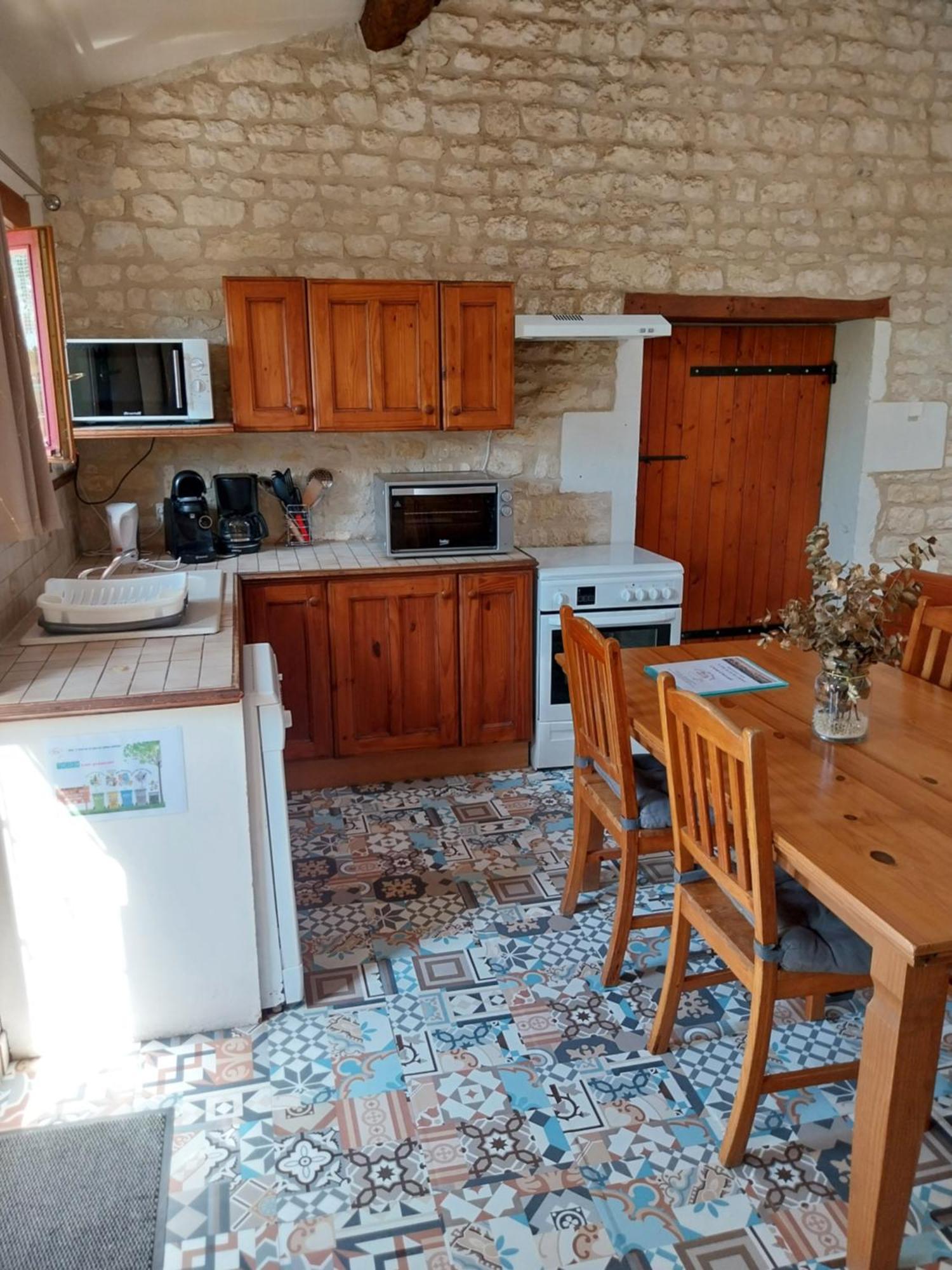 Escale Au Clos Saint Martin De Juillers Gites Et Chambres D'Hotes المظهر الخارجي الصورة
