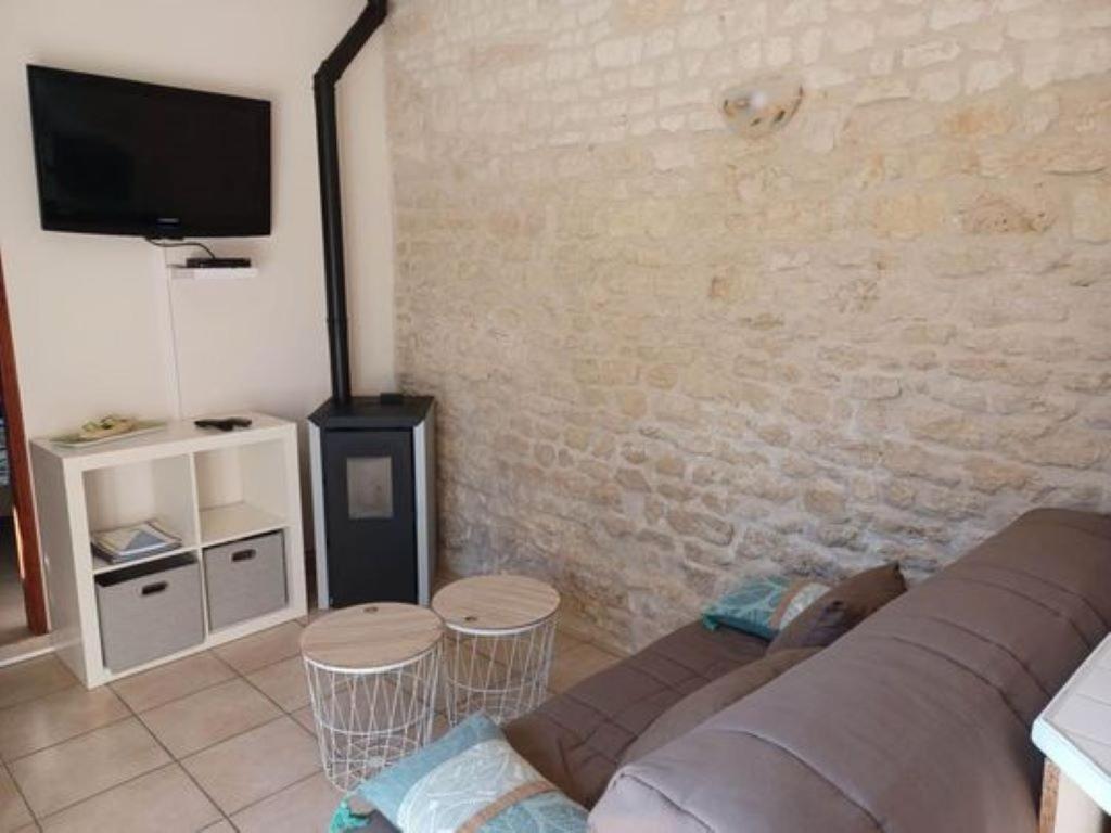 Escale Au Clos Saint Martin De Juillers Gites Et Chambres D'Hotes المظهر الخارجي الصورة