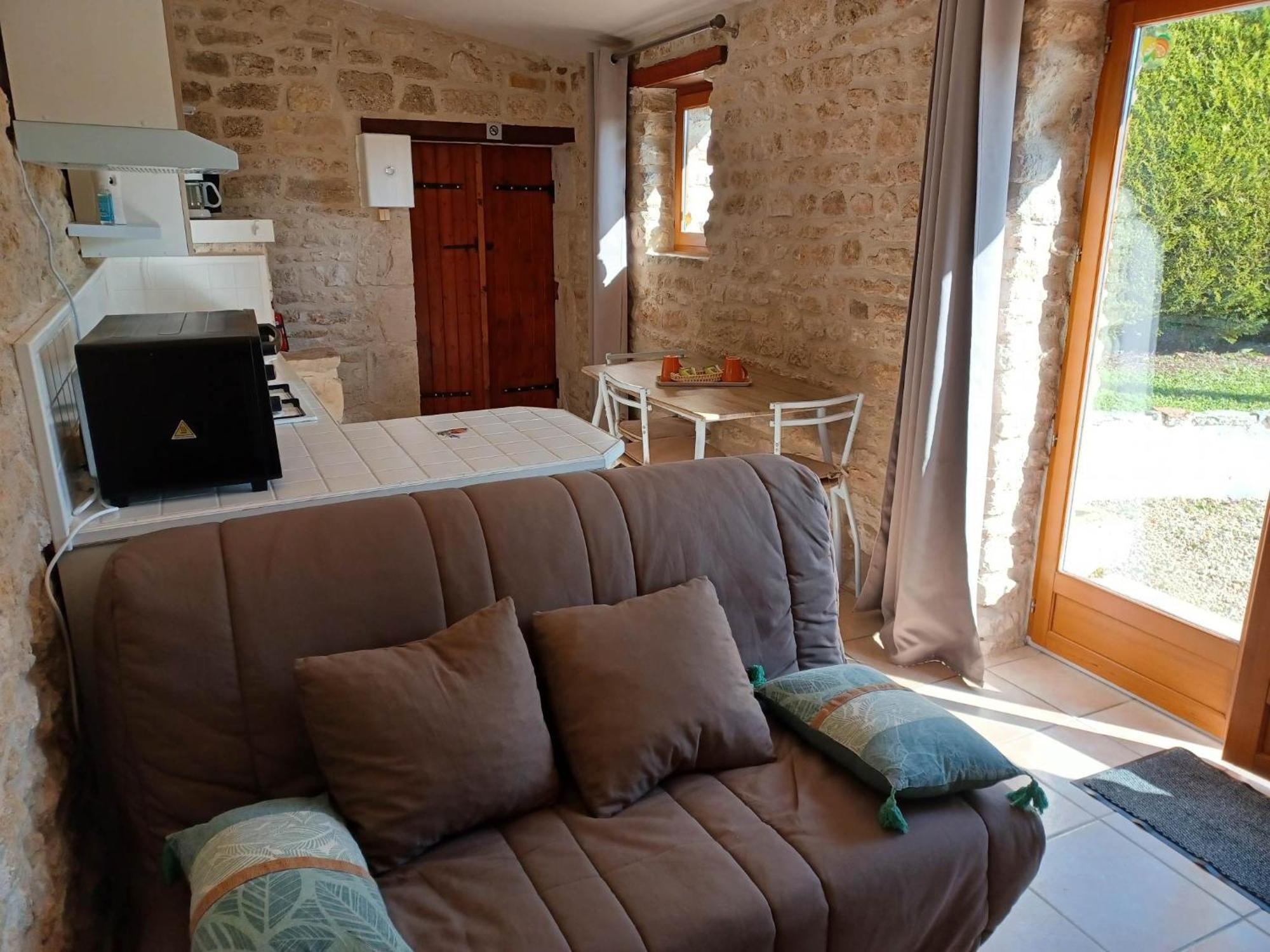 Escale Au Clos Saint Martin De Juillers Gites Et Chambres D'Hotes المظهر الخارجي الصورة