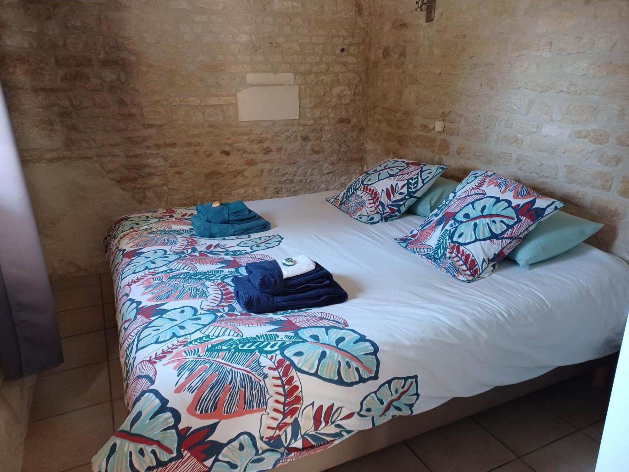 Escale Au Clos Saint Martin De Juillers Gites Et Chambres D'Hotes المظهر الخارجي الصورة